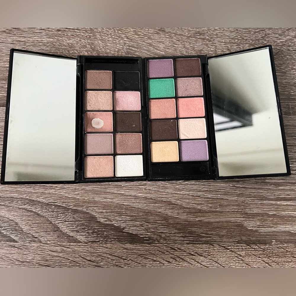 BUNDLE NYX Eyeshadow Palette Mysterious Brown Runway Collection Caviar Bubbles